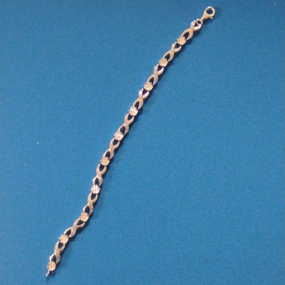 1.5 Kay's diamond bracelet 1 year old size 7
